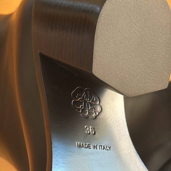 NEW Alexander McQueen block heel leather booties - Picture 11 of 12